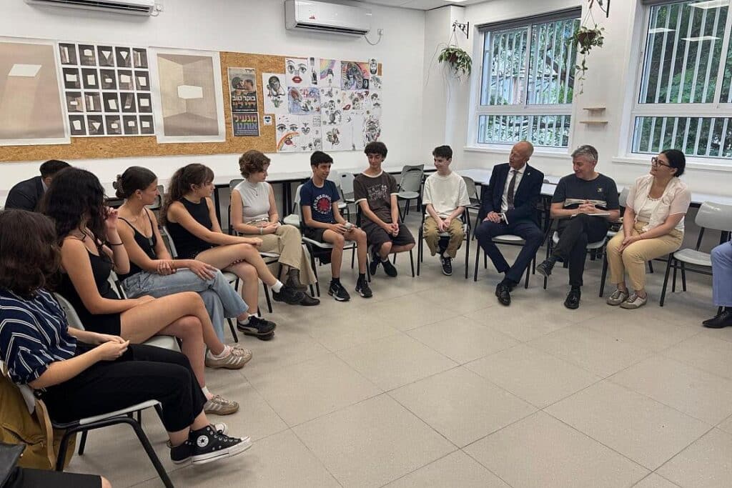 Hessischer Bildungsminister besucht Israel für Schulpartnerschaften