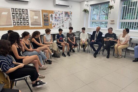 Hessens Bildungsminister in Israel, neue Schulpartnerschaften, Freundschaft, Antisemitismusbekämpfung im Fokus.