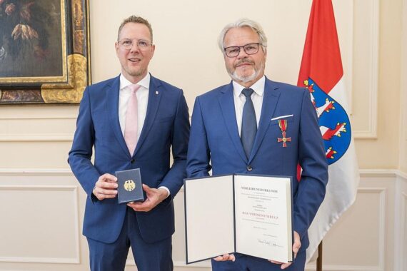 Stefan Gerlach erhält Bundesverdienstkreuz für Integrationsengagement und kommunale Arbeit in Homberg.
