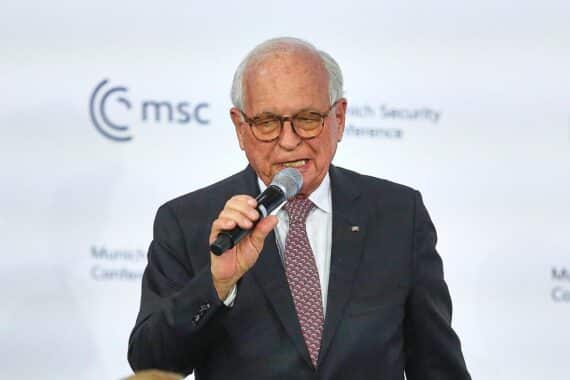 Wolfgang Ischinger diskutiert Rüstungshilfe für Polen und Nato-Stärkung nach Drohnenvorfall.