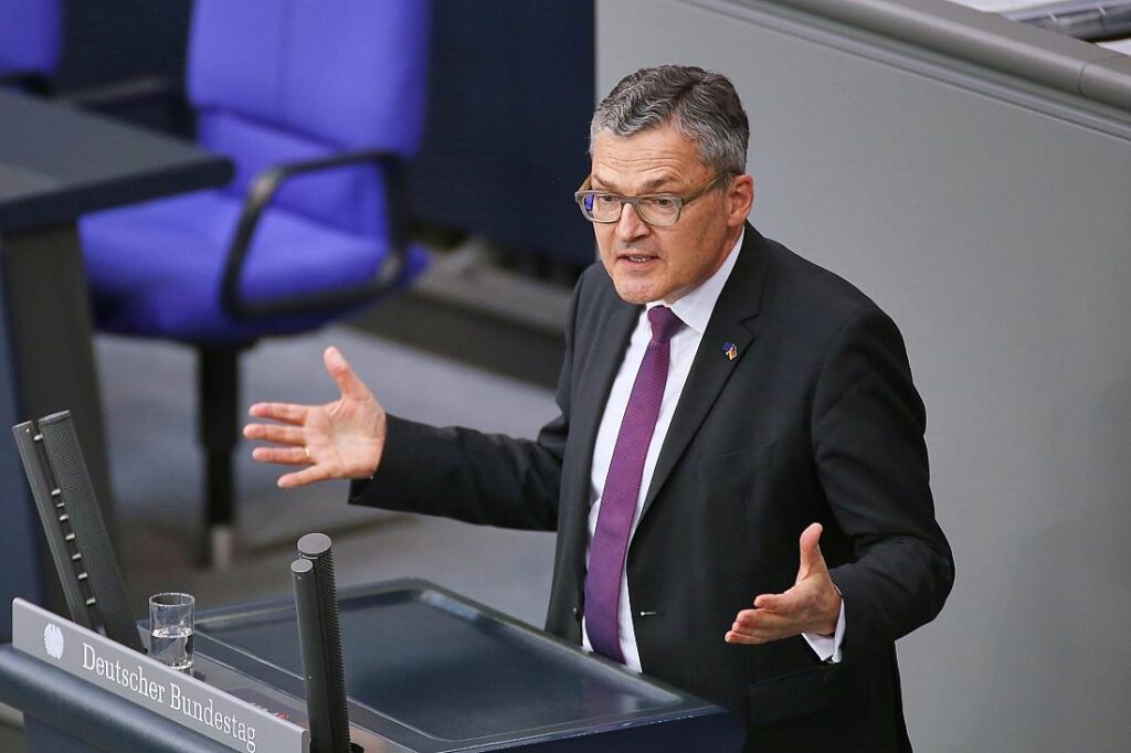 Kiesewetter drängt auf Einreiseerlaubnis für Ortskräfte mit Zusage