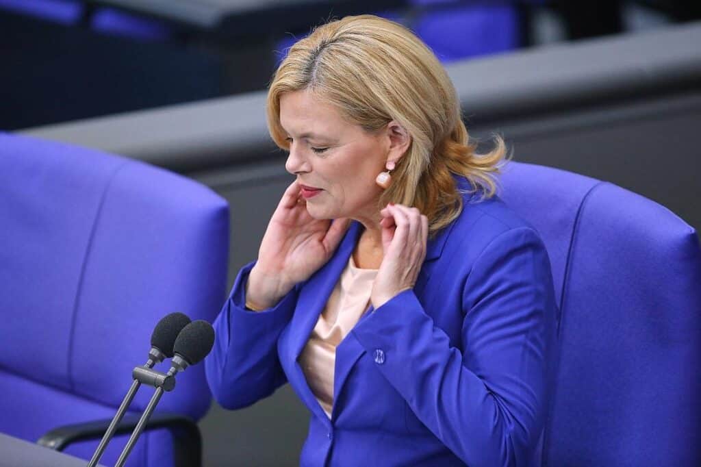 Klöckner warnt vor Unterdrückung von Debatten in Parlamenten