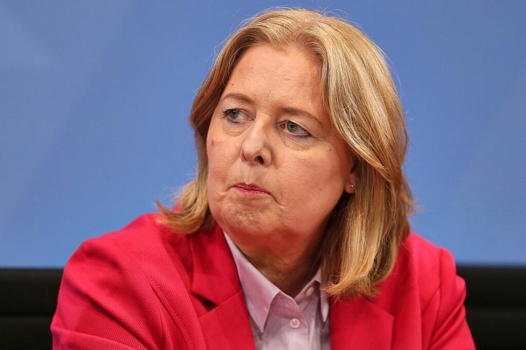 Knappe Hälfte bescheinigt Bas verständliche Sprache