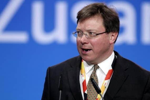 Landwirtschaftsminister eröffnet Karpfensaison: Teichbewirtschaftung, Naturschutz, Herausforderungen und traditionelles Handwerk.