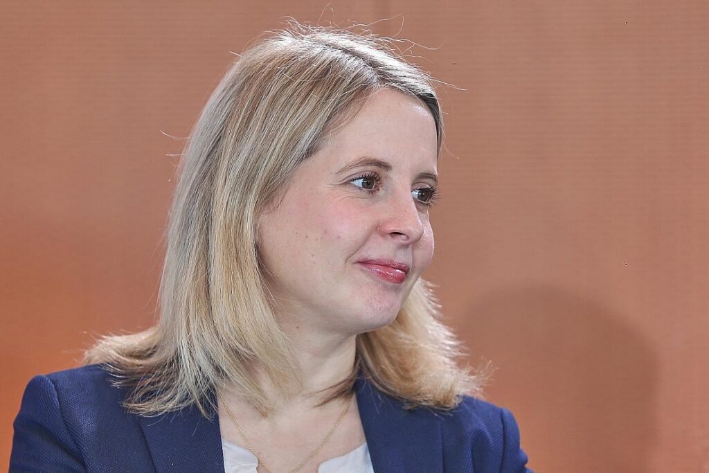 Ministerin Hubertz übergibt Zuwendungsbescheid zur klimagerechten Anpassung der Berger Anlagen