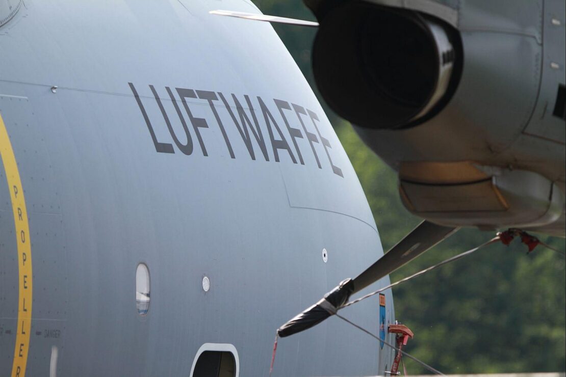SPD: Abschuss russischer Kampfjets "letzte Option"