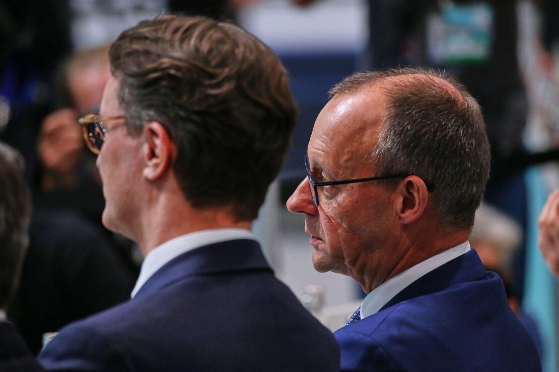 SPD: "Machtkampf" zwischen Wüst und Merz schwächt NRW