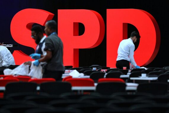 SPD-Logo mit Symbolik für Arbeitsplätze und industrielle Transformation in Baden-Württemberg.