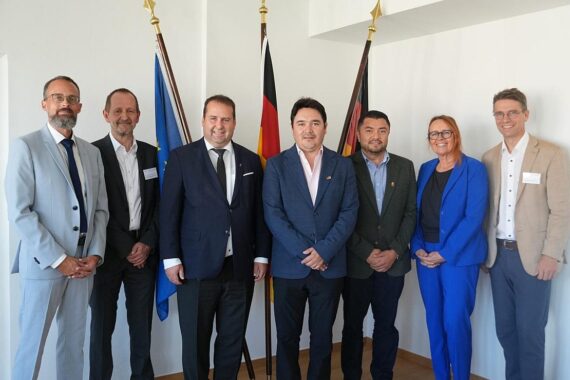 Minister Efrén Jarquín González und andere Vertreter diskutieren Gesundheitskooperation zwischen Mexiko und Saarland.