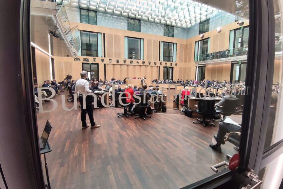 Sitzung des Bundesrates: Sachsen initiiert gemeinsame Initiative zum 35. Jahrestag der deutschen Einheit.