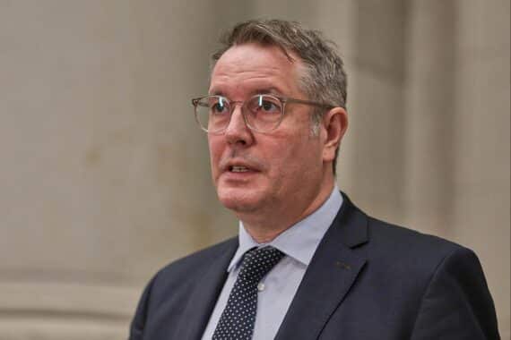 Alexander Schweitzer betont transatlantische Beziehungen in Rheinland-Pfalz, vor allem wegen sicherheitspolitischer Herausforderungen.