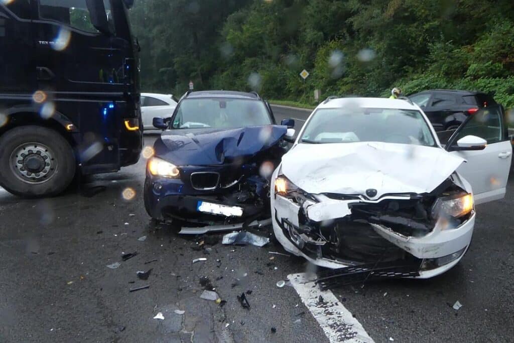 Schwerer Unfall in Lindlar nach Zusammenstoß