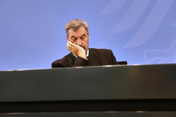 Markus Söder bei verschiedenen Veranstaltungen in Franken und Schwaben, von Hundeweltmeisterschaft bis Karpfenfest.