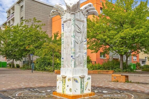 Drei restaurierte Brunnen in Halle: Kaktusbrunnen, Großer Bunabrunnen und Brunnenstele.