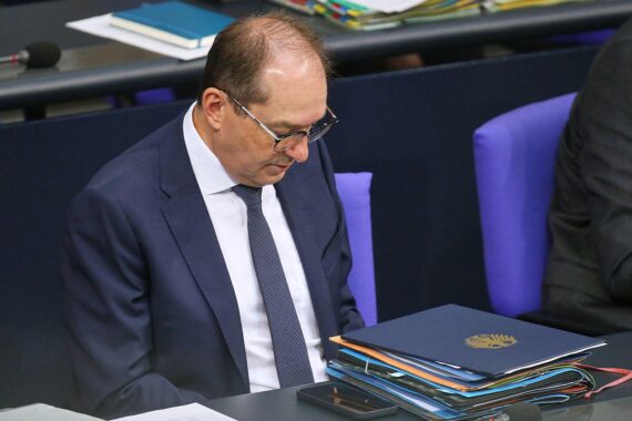 Florian Streibl kritisiert Dobrindt wegen unzureichender Corona-Hilfe-Rückerstattungen für Profisportvereine.