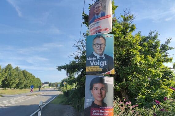Wahlplakate von Sahra Wagenknecht, Mario Voigt und Bodo Ramelow zur Thüringer Landtagswahl.
