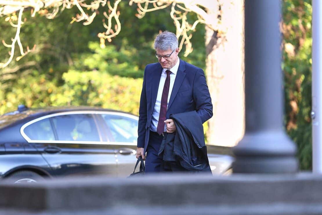 Verkehrsminister Schnieder bei Kabinettsklausur zusammengebrochen