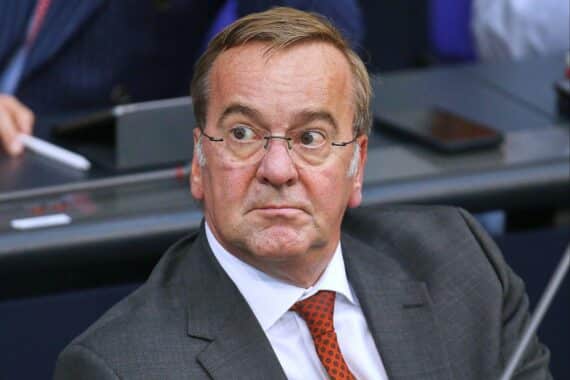 Boris Pistorius warnt auf dem Weltraumkongress vor Bedrohungen durch Satellitenangriffe und Konflikte.