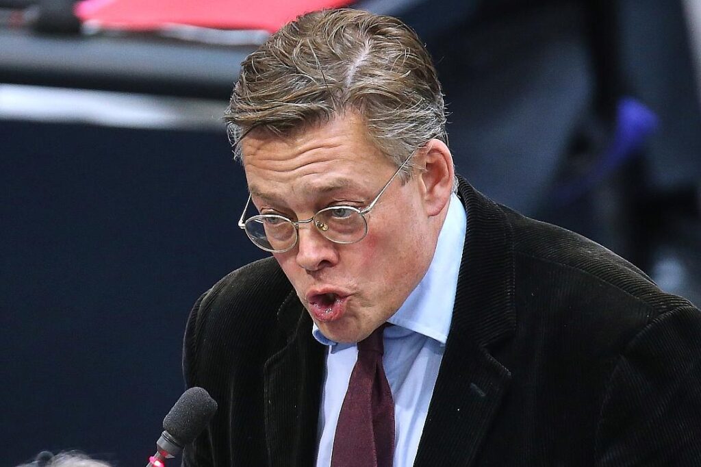Von Notz kritisiert Vakanz an Spitze des Verfassungsschutzes