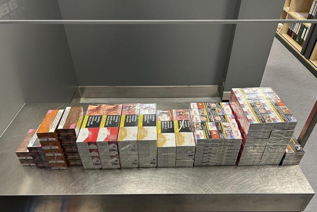 Zoll beschlagnahmt 12.000 Zigaretten bei Reisender in Lindau