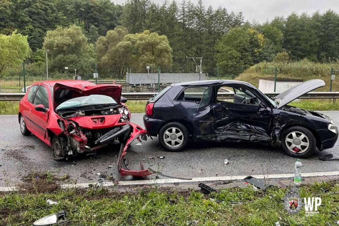 Zusammenstoß auf nasser B270 bei Kreimbach-Kaulbach