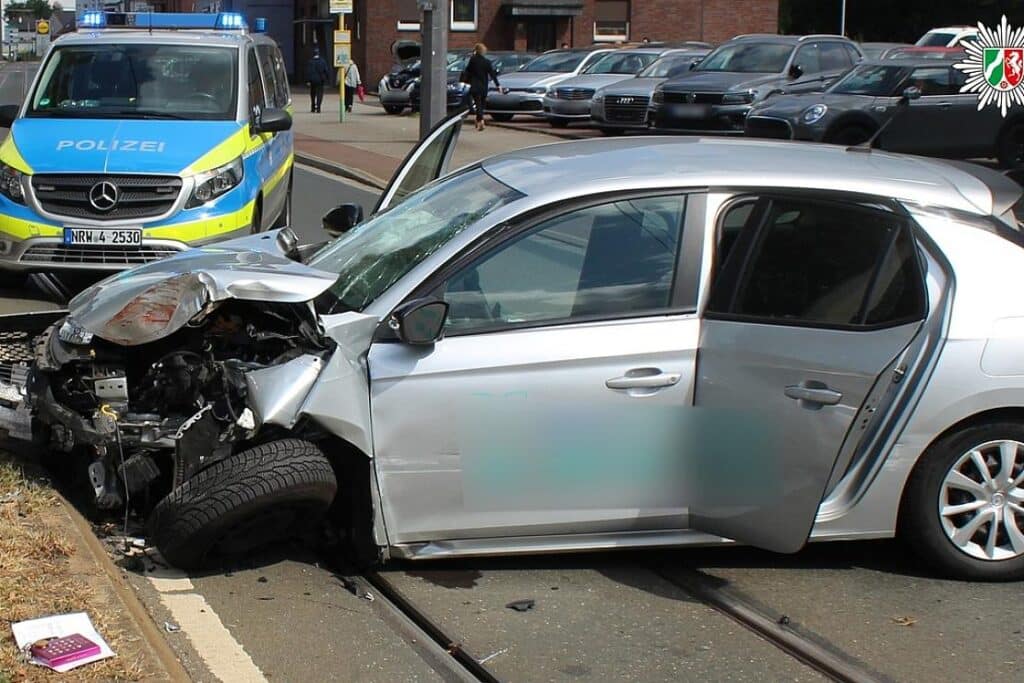 Zwei Verletzte bei Unfall unter Drogeneinfluss in Oberhausen