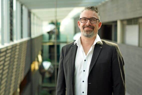 Achim Böskens wird neuer Leiter der Kriminalpolizeidirektion Böblingen, begrüßt von Thomas Wild.