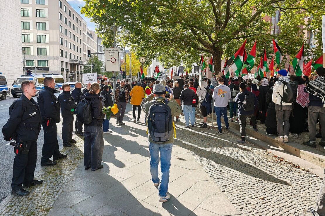 Auseinandersetzungen bei Nahost-Demos in Berlin