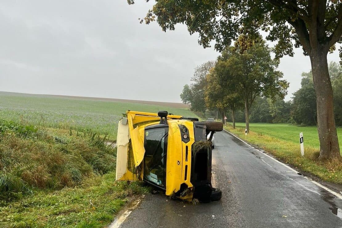 Autofahrer bei Überschlag auf Landstraße bei Bockenem leicht verletzt