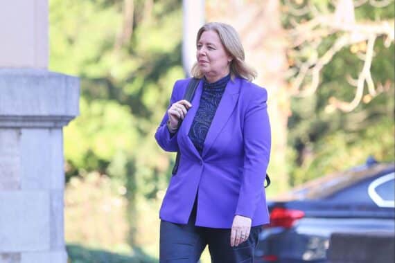 Bild von Bärbel Bas, Arbeitsministerin, für digitale Work-and-Stay-Agentur zur Fachkräfteeinwanderung.