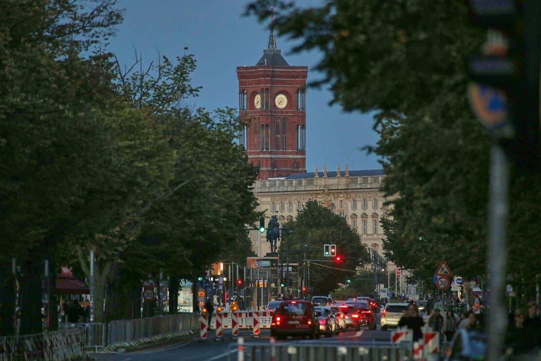 Bio-Brotbox-Aktion startet mit prominenten Helfern in Berlin