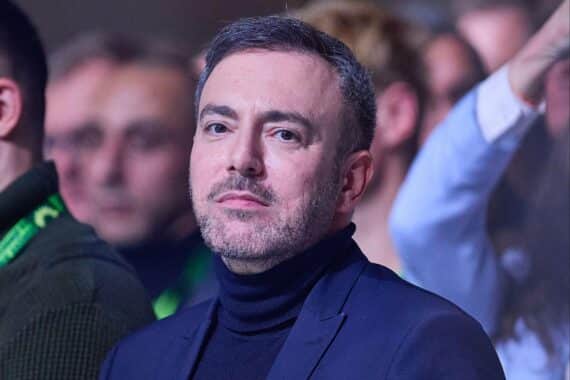 Sergey Lagodinsky kritisiert EU-Hilfen für Fürstenwalde; Arbeitsplätze und wirtschaftliche Zukunft bedroht.