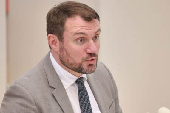 Daniel Keller bei Kontrolleinsatz: Zoll und Behörden prüfen Speditions- und Baubranche auf Schwarzarbeit.