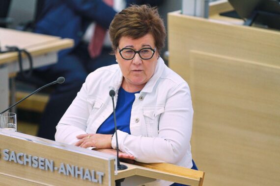 Ein modernes Campushaus mit Werkstätten für Kinder und Jugendliche in Halle-Neustadt.