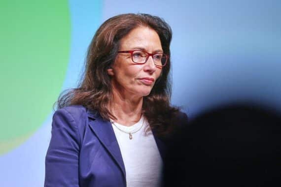 Yasmin Fahimi fordert faire Löhne und Reformen zur Deutschen Einheit vor.