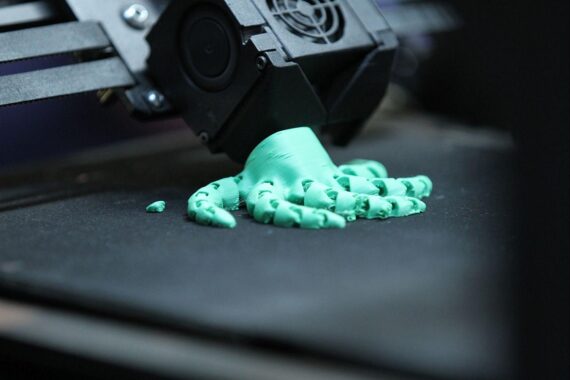 3D-Drucker symbolisieren innovative Technologien, stehen aber im Schatten internationaler Normungswettbewerbe.