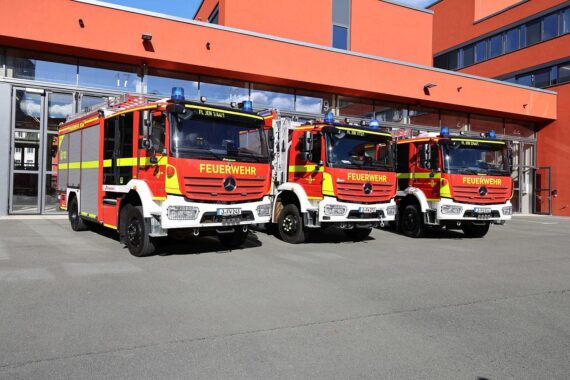 Drei neue Feuerwehrfahrzeuge stehen bereit, um Jena im Notfall effizient zu unterstützen.