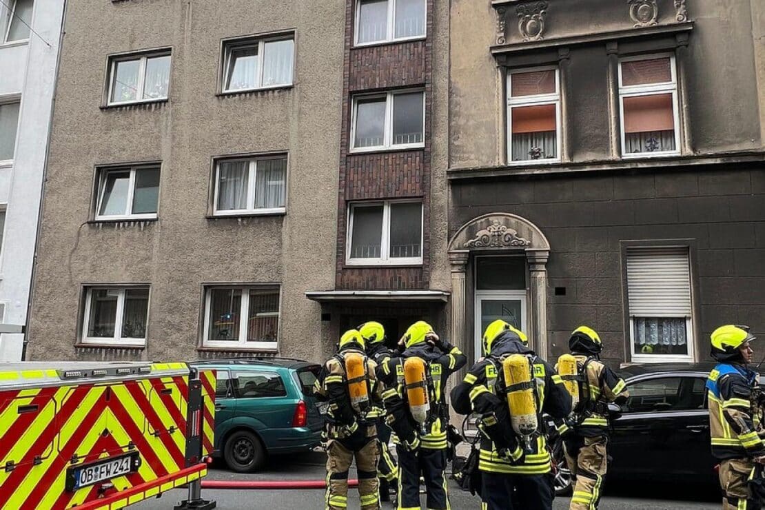 Feuerwehr verhindert Schlimmeres bei Dachstuhlbrand in Oberhausen
