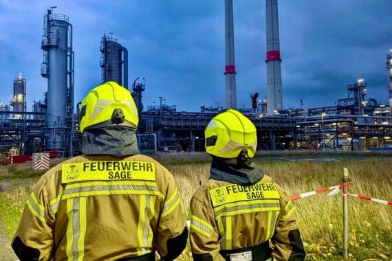 Feuerwehrübung in Großenkneten: Rettungsmaßnahmen, Drohneneinsatz und gemeinsame Zusammenarbeit der Wehren.