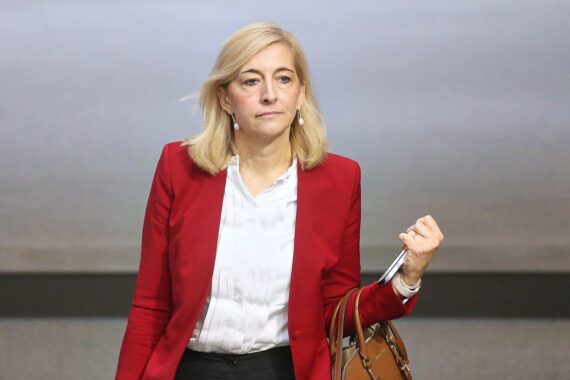 Nina Warken spricht über Frauenschutz, Migration und ihre politischen Empfehlungen zur Verbesserung der Sicherheit.