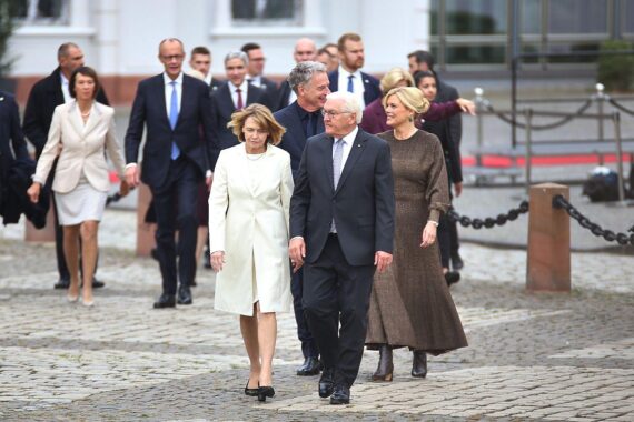 Saarbrücken feiert friedlich den Tag der Deutschen Einheit mit Tausenden von Besuchern.
