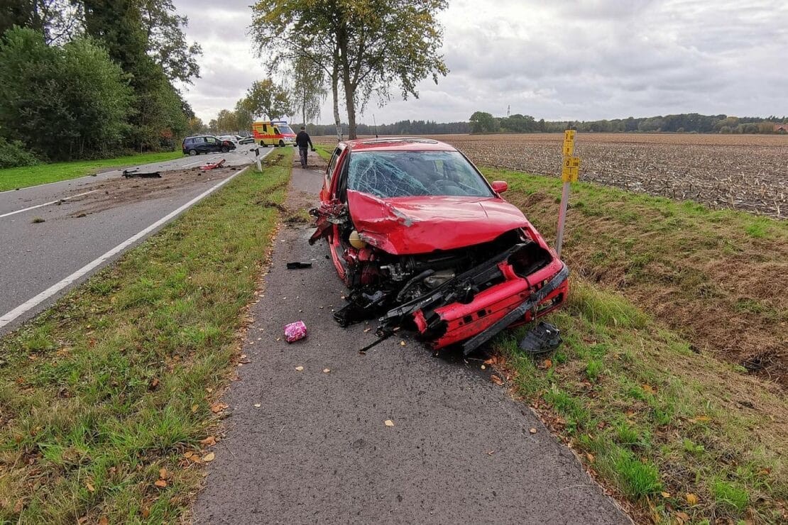 Frontalzusammenstoß in Großenkneten verletzt vier Personen