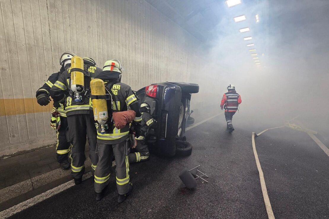 Großübung der Feuerwehr im A46-Tunnel bei Arnsberg