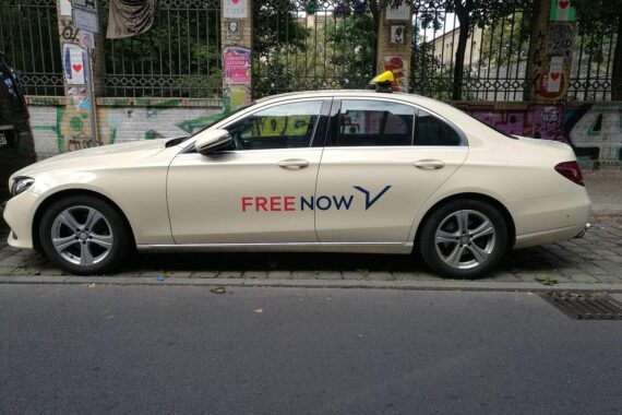 Flexible Preismodelle für Taxis: Testphase beginnt in Hamburg, neue Tarife ab Oktober 2023.