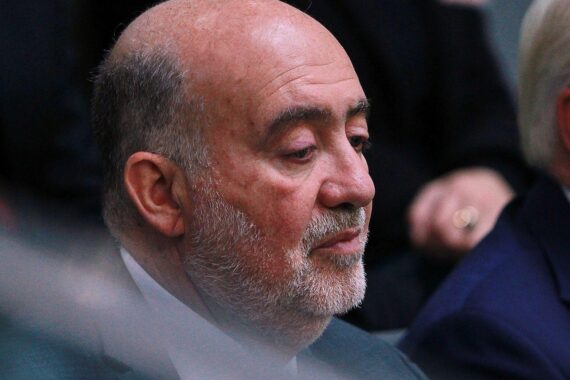 Ron Prosor fordert Medienaufklärung über Hamas-Einfluss und deren Manipulation von Berichterstattung.