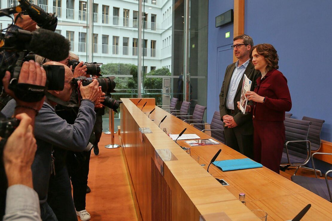 Junge Ostdeutsche fühlen sich stärker mit ihrer Herkunft verbunden