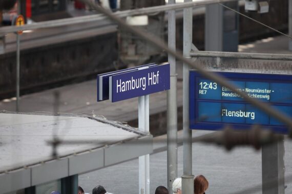 defektes Stellwerk am Hamburger Hauptbahnhof, Verspätungen bei ICE, IC und EC-Zügen.
