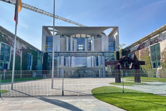 Bundeskanzleramt mit Diskussion über Stadtbild, Sicherheit und Lebensqualität in Städten.