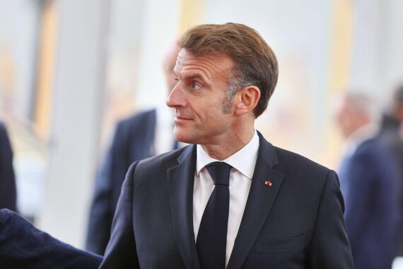 Emmanuel Macron spricht optimistisch über Frankreichs Finanzlage und deutsch-französische Freundschaft.