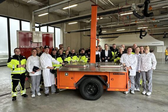 Ein Katastrophenschutzeinsatz mit Ehrenamtlichen, Feldküche und Mobilverpflegung in Mainz.